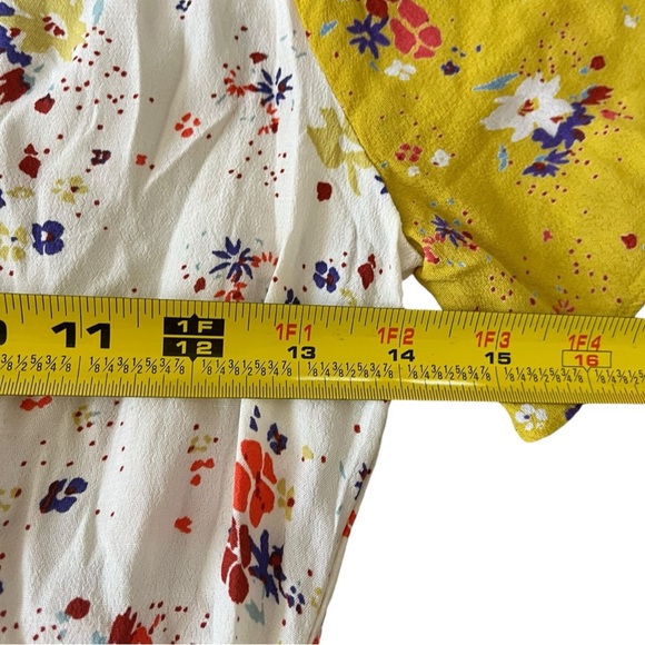 White and yellow floral print wrap top with short sleeves and tie waist #floral - Picture 4 of 6